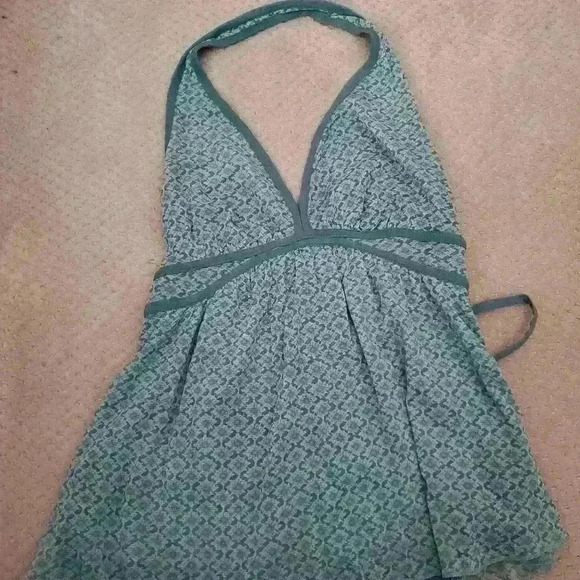 🌻NEW YORK AND COMPANY HALTER TOP​ - Picture 4 of 5